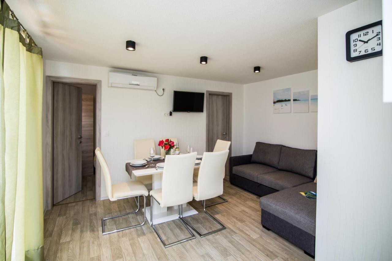 Mobile Homes Pine Tree Dobropoljana 외부 사진